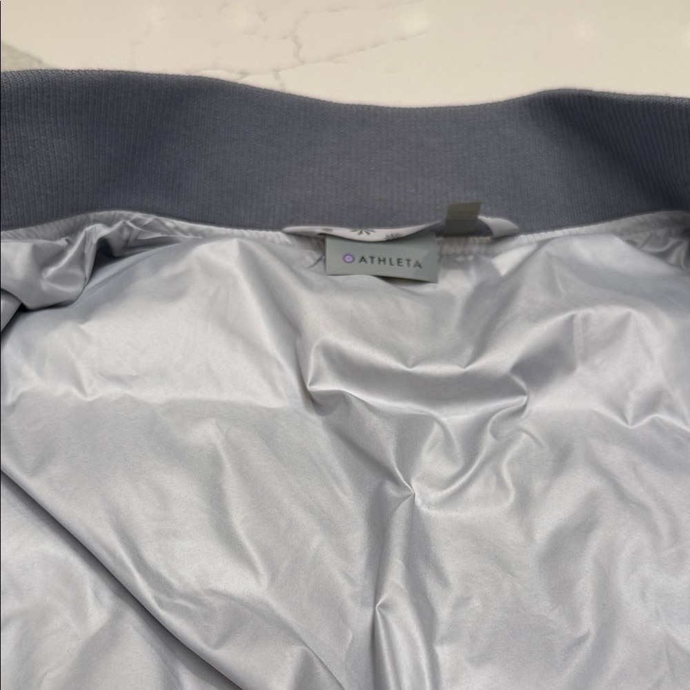 Athleta Silver Puffer Bomber Jacket Never Worn Sz1X - Picture 8 of 10